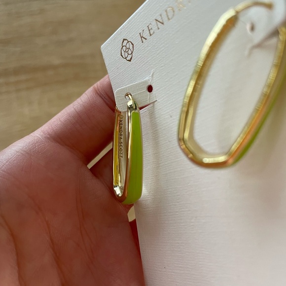 Kendra Scott Kelsey Hoop Earrings - Picture 2 of 2
